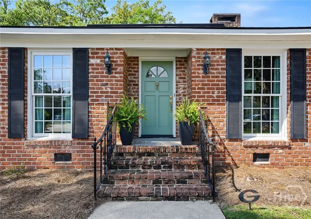 Photo 3 of Single family home for sale at 5713 Sweetbriar Cir, Savannah, GA 31406 | MLS# SA365742 | Listing updated on 2026-10-19