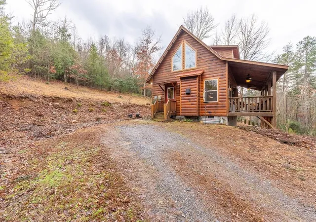 Photo 2 of Single family home for sale at 225 Hickory Woods Trl, Murphy, NC 28906 | MLS# 98500079 | Listing updated on 2026-09-05