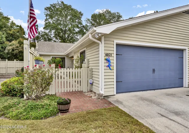 Photo 2 of Single family home for sale at 6021 Caddy Cir, Wilmington, NC 28405 | MLS# 100602060 | Listing updated on 2026-09-09