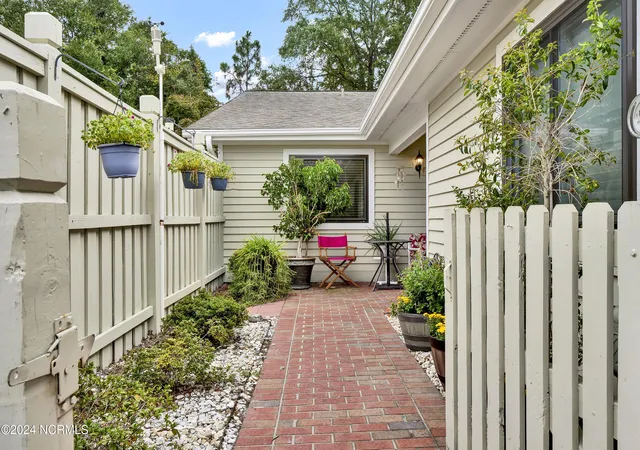 Photo 3 of Single family home for sale at 6021 Caddy Cir, Wilmington, NC 28405 | MLS# 100602060 | Listing updated on 2026-09-09