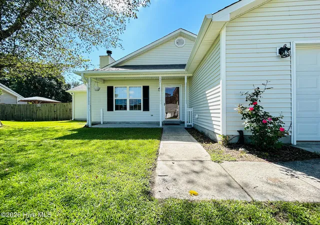 Photo 3 of Single family home for sale at 152 Horse Shoe Bnd, Jacksonville, NC 28546 | MLS# 100600367 | Listing updated on 2026-09-14