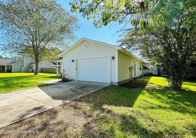 Photo 3 of Single family home for sale at 152 Horse Shoe Bnd, Jacksonville, NC 28546 | MLS# 100600367 | Listing updated on 2026-09-14