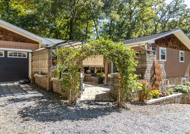 Photo 1 of Single family home for sale at 731 Walker Point Rd, Hayesville, NC 28904 | MLS# 100610661 | Listing updated on 2026-10-26