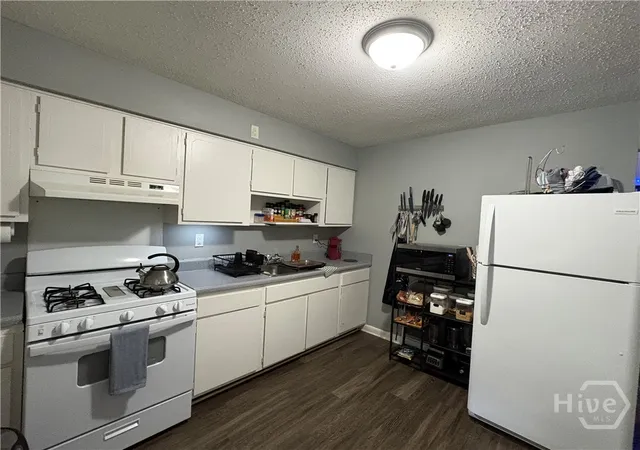 Photo 3 of House for sale at 11 Hampstead Ave, Savannah, GA 31405 | MLS# SA364270 | Listing updated on 2026-09-10