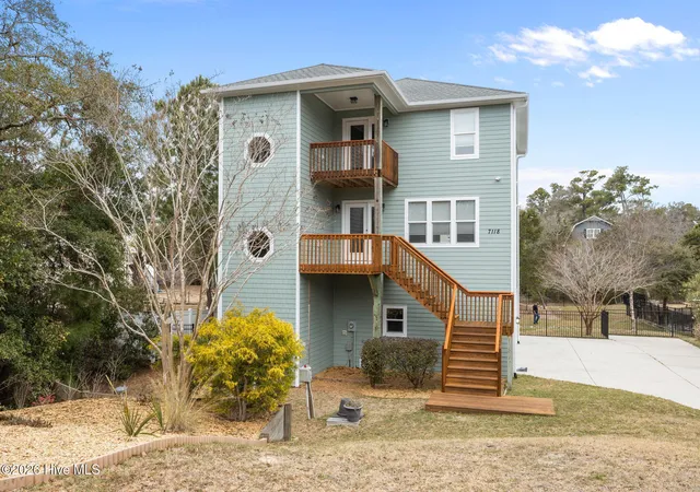 Photo 1 of Single family home for sale at 7118 Archers Crk Dr, Emerald Isle, NC 28594 | MLS# 100600471 | Listing updated on 2026-09-11