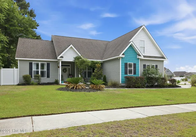 Photo 2 of Single family home for sale at 301 Big Pine Ct, Hubert, NC 28539 | MLS# 100582555 | Listing updated on 2026-09-11