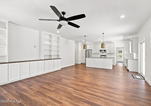 Photo 3 of Single family home for sale at 194 Steep Hl Dr, Swansboro, NC 28584 | MLS# 100602900 | Listing updated on 2026-09-13