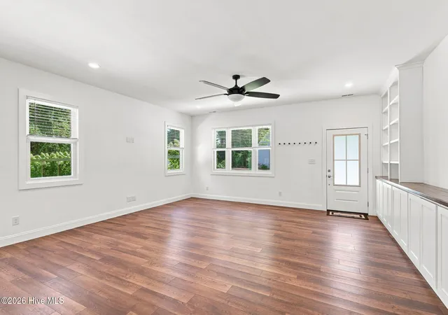 Photo 4 of Single family home for sale at 194 Steep Hl Dr, Swansboro, NC 28584 | MLS# 100602900 | Listing updated on 2026-09-13