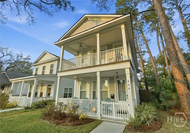 Photo 2 of Single family home for sale at 806 E 35th Street, Savannah, GA 31401 | MLS# SA346173 | Listing updated on 2026-09-08