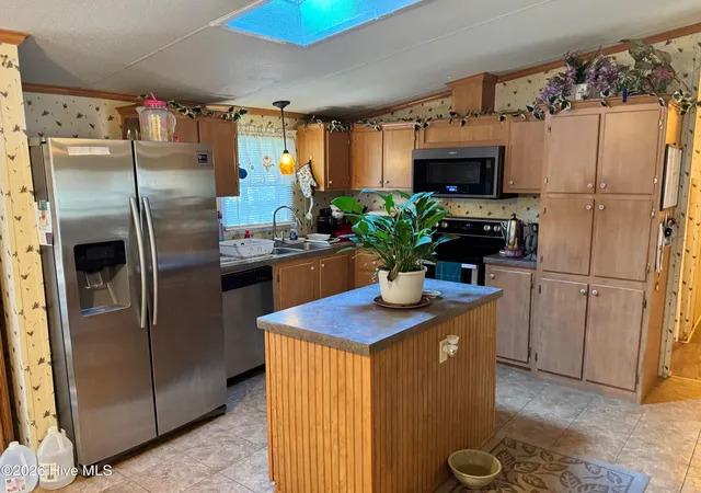 Photo 3 of Manufactured home for sale at 3205 Deanswood Dr, Kinston, NC 28504 | MLS# 100610980 | Listing updated on 2026-10-27