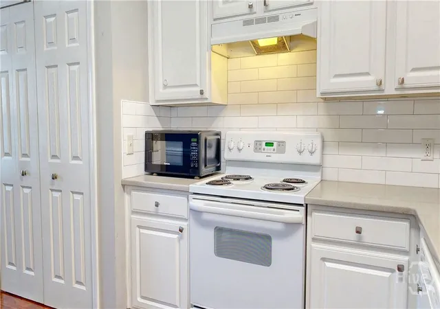 Photo 4 of Townhouse for sale at 42 Stonelake Cir, Savannah, GA 31419 | MLS# SA355507 | Listing updated on 2026-09-12