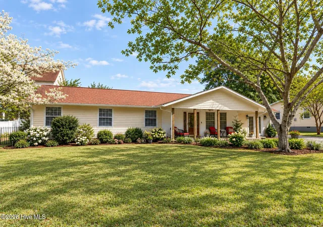 Photo 1 of Single family home for sale at 213 Pensacola Ave, Morehead City, NC 28557 | MLS# 100548199 | Listing updated on 2026-09-11