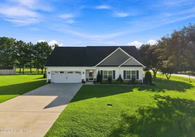 Photo 2 of Single family home for sale at 201 Asheberne Dr, Washington, NC 27889 | MLS# 100602984 | Listing updated on 2026-09-11