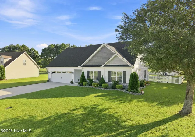 Photo 3 of Single family home for sale at 201 Asheberne Dr, Washington, NC 27889 | MLS# 100602984 | Listing updated on 2026-09-11