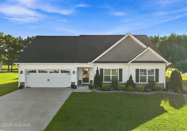 Photo 4 of Single family home for sale at 201 Asheberne Dr, Washington, NC 27889 | MLS# 100602984 | Listing updated on 2026-09-11