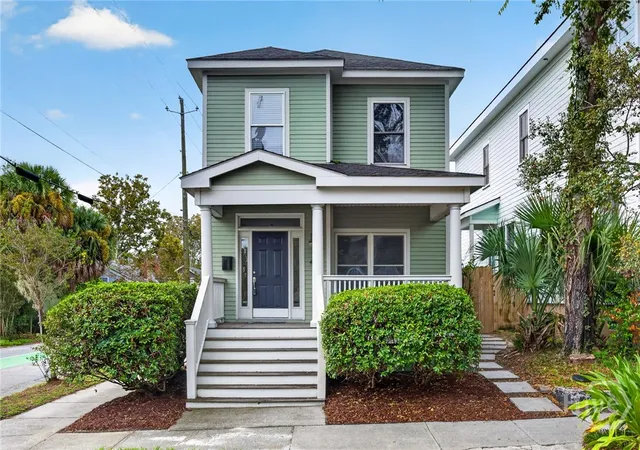 Photo 1 of Single family home for sale at 425 E 31st Street, Savannah, GA 31401 | MLS# SA364673 | Listing updated on 2026-10-23