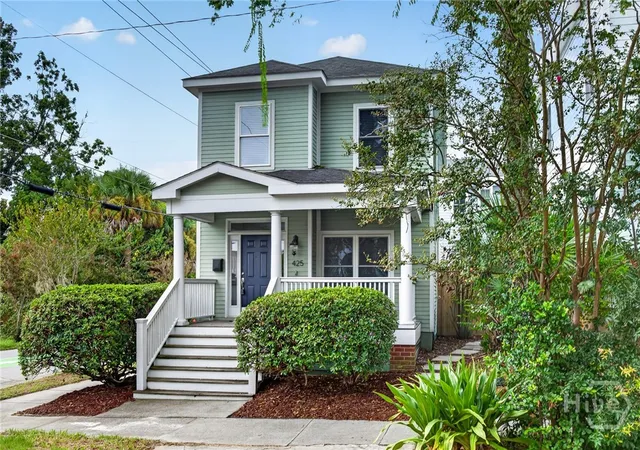 Photo 2 of Single family home for sale at 425 E 31st Street, Savannah, GA 31401 | MLS# SA364673 | Listing updated on 2026-10-23