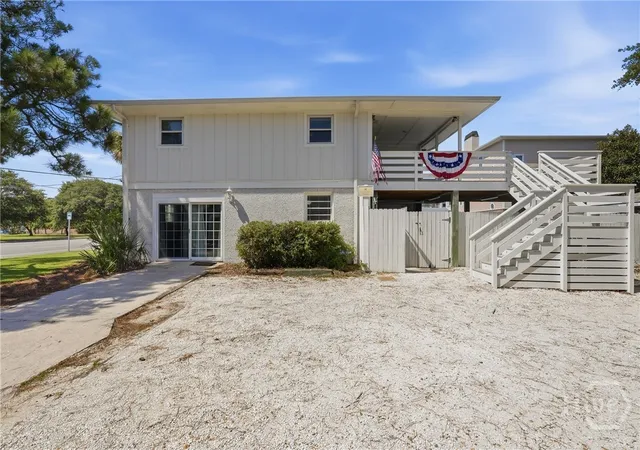 Photo 3 of Single family home for sale at 10 Center Ter, Tybee Island, GA 31328 | MLS# SA360051 | Listing updated on 2026-09-04