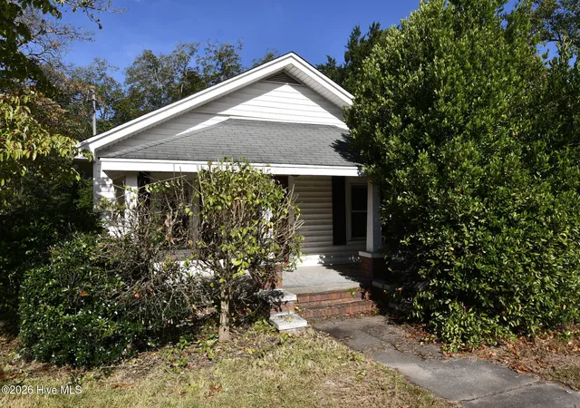 Single family home for sale at 114 S Gillespie St, Elizabethtown, NC 28337 | MLS# 100606901