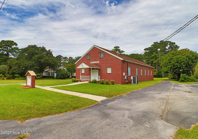 Photo 1 of Single family home for sale at 2101 S Lakeview Dr, Newport, NC 28570 | MLS# 100601364 | Listing updated on 2026-09-04