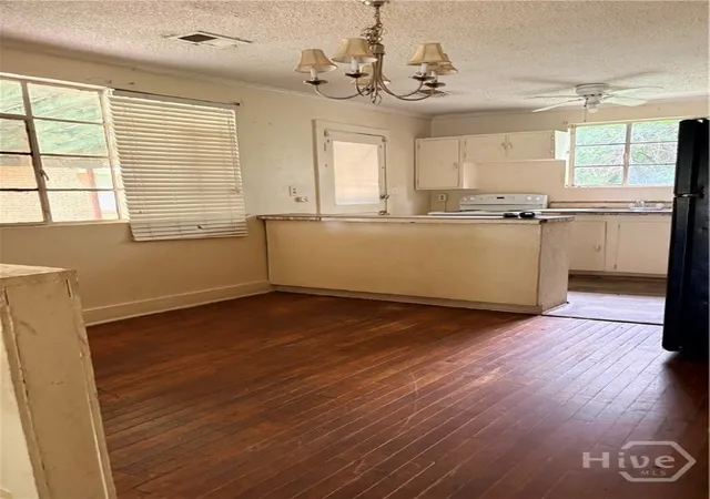 Photo 3 of Single family home for sale at 1110 W 49th Street, Savannah, GA 31405 | MLS# SA357218 | Listing updated on 2026-10-13