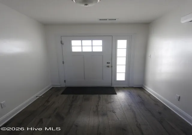 Photo 3 of Single family home for sale at 404 Montgomery Dr, Jacksonville, NC 28546 | MLS# 100602378 | Listing updated on 2026-09-10