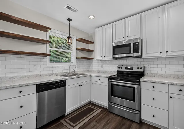 Photo 3 of Single family home for sale at 912 Laurel Ln, Jacksonville, NC 28546 | MLS# 100600990 | Listing updated on 2026-09-03