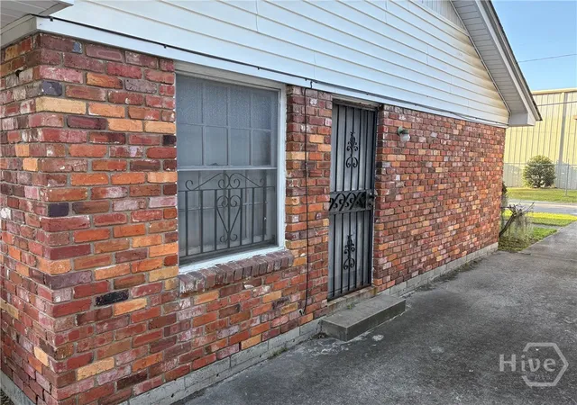 Photo 3 of Single family home for sale at 13 W 58th Street, Savannah, GA 31405 | MLS# SA365019 | Listing updated on 2026-10-19