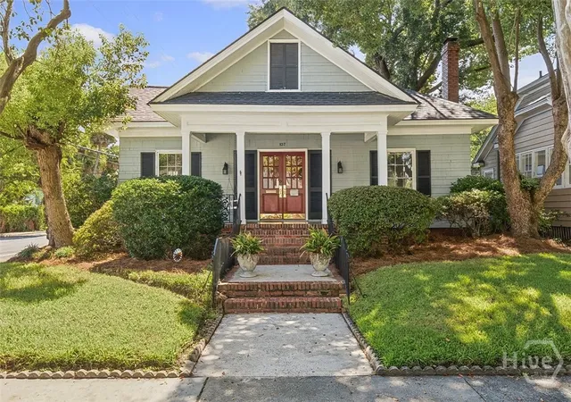 Photo 1 of Single family home for sale at 137 E 53rd Street, Savannah, GA 31405 | MLS# SA363791 | Listing updated on 2026-09-17
