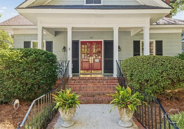 Photo 2 of Single family home for sale at 137 E 53rd Street, Savannah, GA 31405 | MLS# SA363791 | Listing updated on 2026-09-17