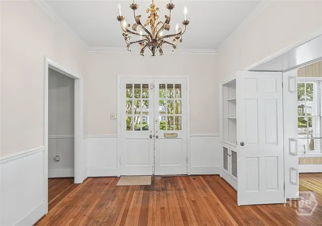 Photo 3 of Single family home for sale at 137 E 53rd Street, Savannah, GA 31405 | MLS# SA363791 | Listing updated on 2026-09-17