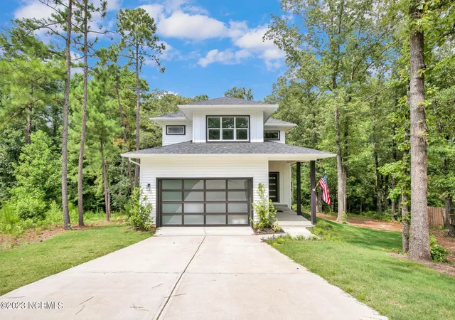 Photo 1 of Single family home for sale at 29 Minikahada Trl, Pinehurst, NC 28374 | MLS# 100600984 | Listing updated on 2026-09-08
