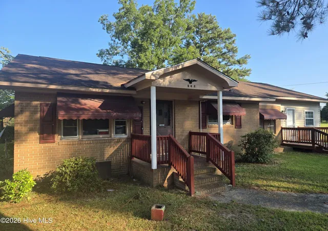 Photo 3 of Single family home for sale at 208 Center St, Williamston, NC 27892 | MLS# 100602665 | Listing updated on 2026-09-10