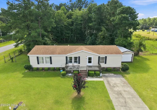 Photo 2 of Manufactured home for sale at 206 Shipmans Pike, Jacksonville, NC 28546 | MLS# 100602625 | Listing updated on 2026-10-01