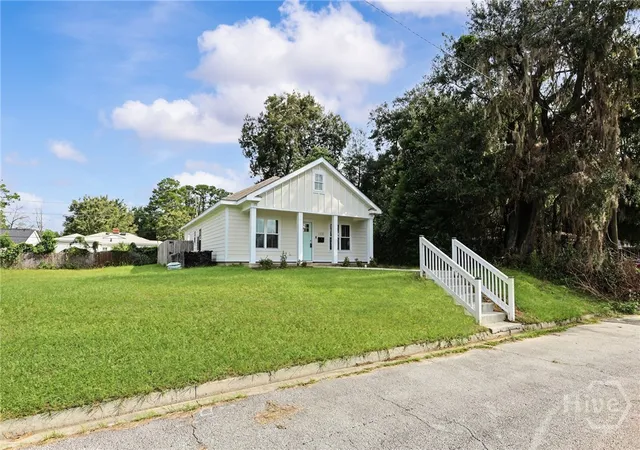 Photo 3 of Single family home for sale at 1520 E 56th Street, Savannah, GA 31404 | MLS# SA344284 | Listing updated on 2026-10-13