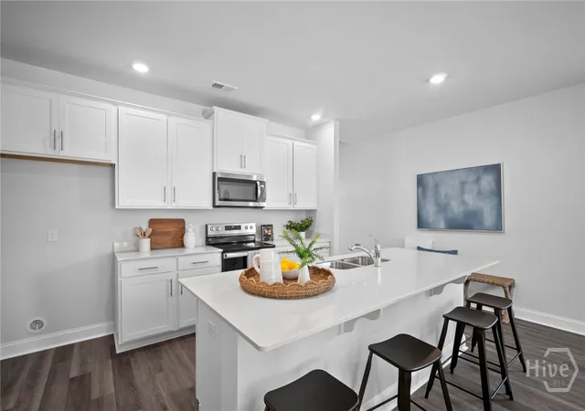 Photo 4 of Single family home for sale at 1067 Lakes Blvd, Brunswick, GA 31525 | MLS# SA357079 | Listing updated on 2026-09-14