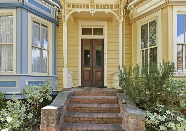 Photo 2 of Multi family home for sale at 411 E Huntingdon St, Savannah, GA 31401 | MLS# SA363690 | Listing updated on 2026-09-18