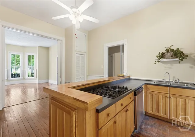 Listing Photo 5 - Condo for sale in building located at 411 E Huntingdon St, Savannah, GA 31401