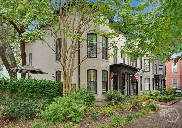 Photo 2 of Single family home for sale at 625 Tattnall St, Savannah, GA 31401 | MLS# SA365177 | Listing updated on 2026-10-21