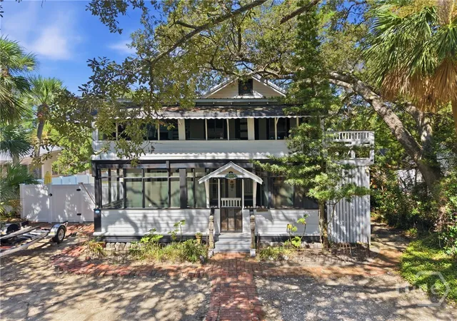 Photo 1 of Single family home for sale at 1003 Lovell Ave, Tybee Island, GA 31328 | MLS# SA364133 | Listing updated on 2026-09-17