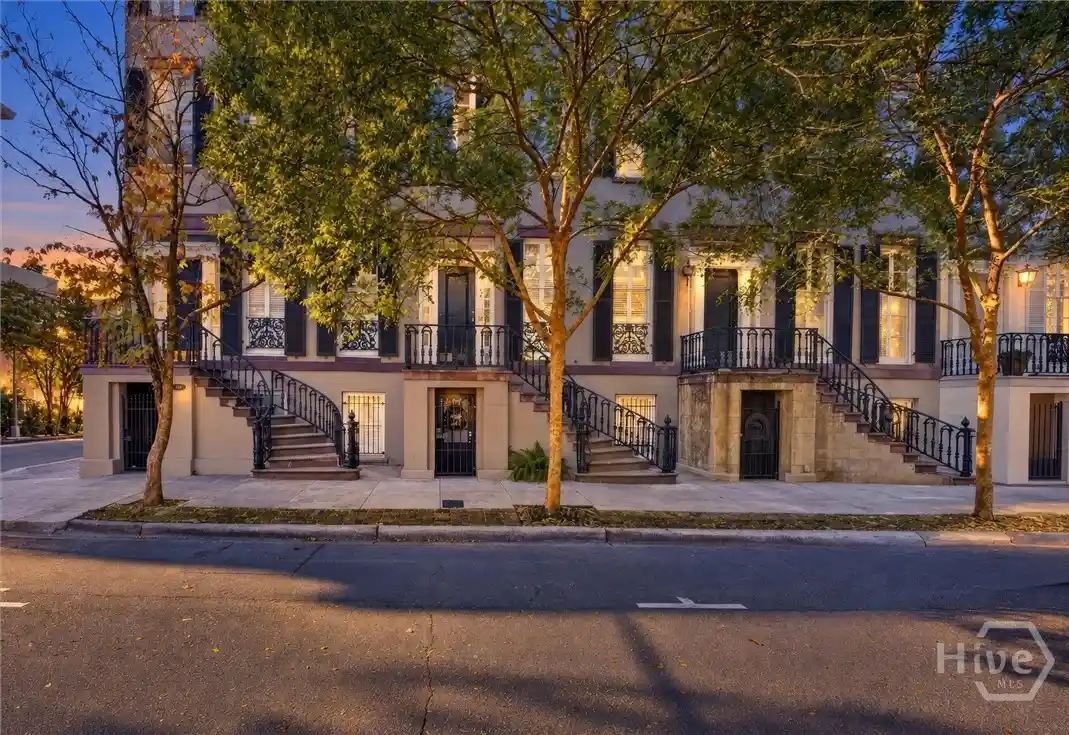 Listing Photo 2 - Condo for sale in 103 W Gordon St located at 103 W Gordon St, Savannah, GA 31401 - Unit 103 W Gordon St