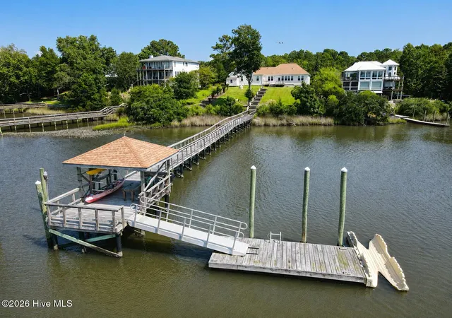 Photo 4 of Single family home for sale at 400 S Kingfisher Ln, Hampstead, NC 28443 | MLS# 100550718 | Listing updated on 2026-09-10