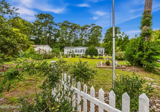 Photo 3 of Manufactured home for sale at 319 Beachwood Dr Nw, Calabash, NC 28467 | MLS# 100603242 | Listing updated on 2026-09-16