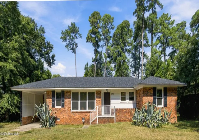 Photo 1 of Single family home for sale at 825 Greenlawn Dr, Columbia, SC 29209 | MLS# 100610336 | Listing updated on 2026-10-15