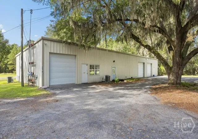 Photo 4 of Single family home for sale at 2268 US Hwy 80, Bloomingdale, GA 31302 | MLS# SA366372 | Listing updated on 2026-10-15