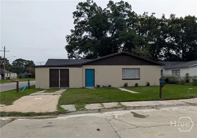 Photo 1 of Single family home for sale at 1000 Googe St, Savannah, GA 31415 | MLS# SA366316 | Listing updated on 2026-10-13