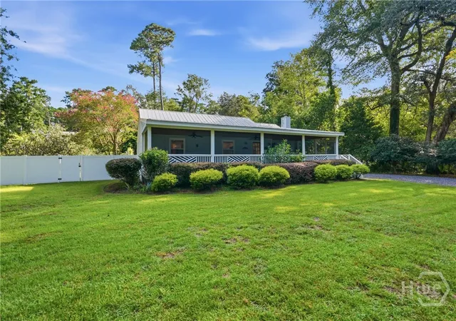 Photo 2 of Single family home for sale at 26 Nancy Pl, Savannah, GA 31406 | MLS# SA364145 | Listing updated on 2026-09-10