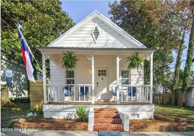 Photo 1 of Single family home for sale at 911 Dock St, Wilmington, NC 28401 | MLS# 100602457 | Listing updated on 2026-09-14