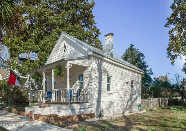Photo 2 of Single family home for sale at 911 Dock St, Wilmington, NC 28401 | MLS# 100602457 | Listing updated on 2026-09-14