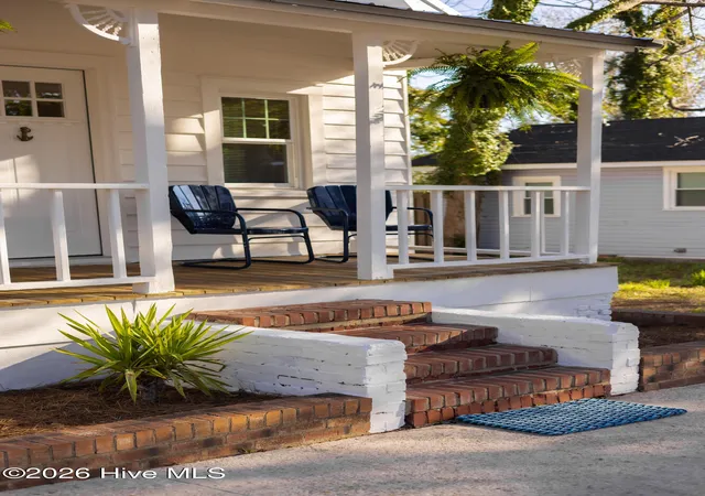 Photo 3 of Single family home for sale at 911 Dock St, Wilmington, NC 28401 | MLS# 100602457 | Listing updated on 2026-09-14